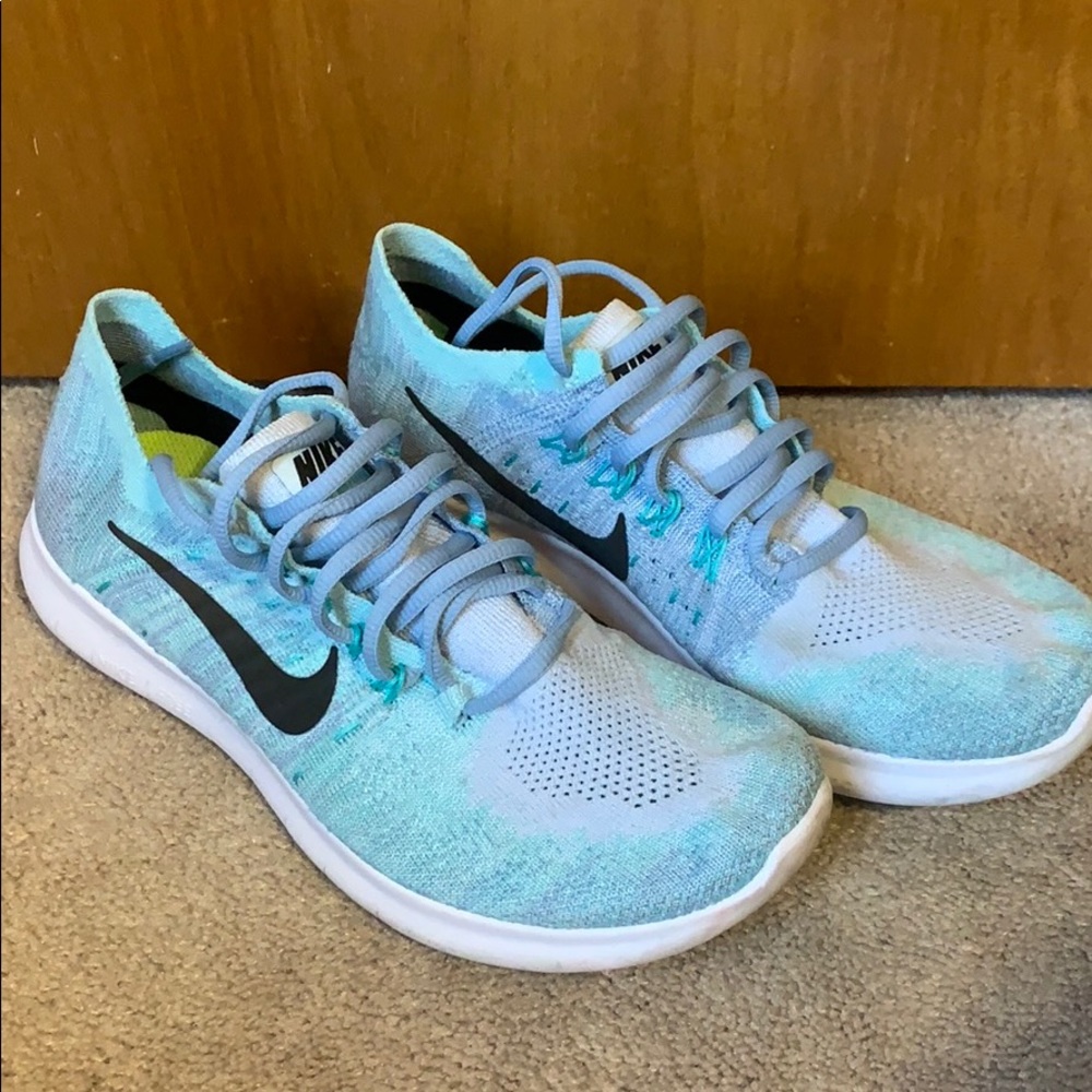 Nike flyknit shoes